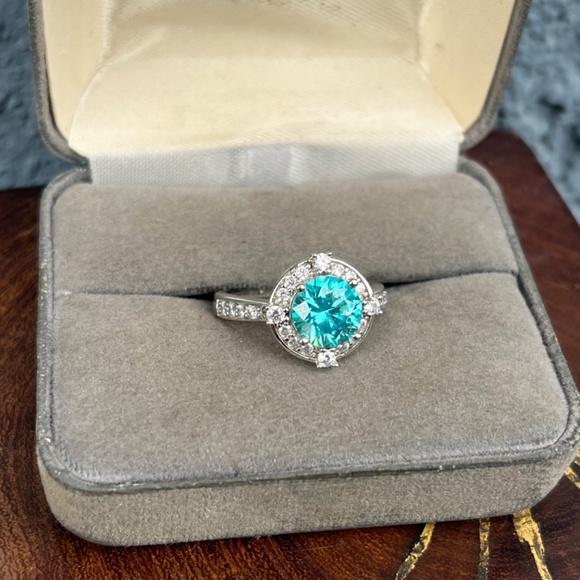 Cubic Zirconia Sterling Silver Ring size 7 1/2 blue gemstone - Picture 4 of 9
